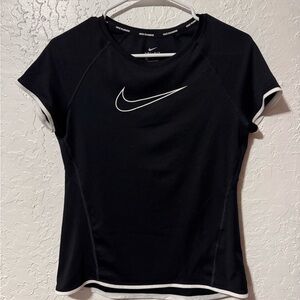 Nike Dri-Fit Girls Running Shirt
Size XL